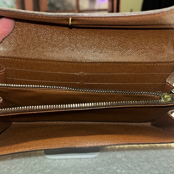 #824| LouisVuitton Monogram wallet+ chain, some loose stitching, well maintained - Picture 13 of 16